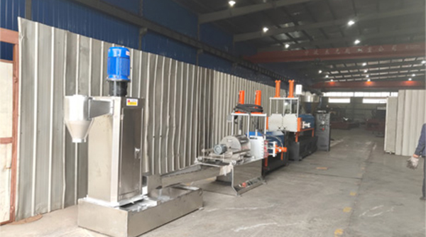 Mineral water bottle recycling plastic washing and granulating production line